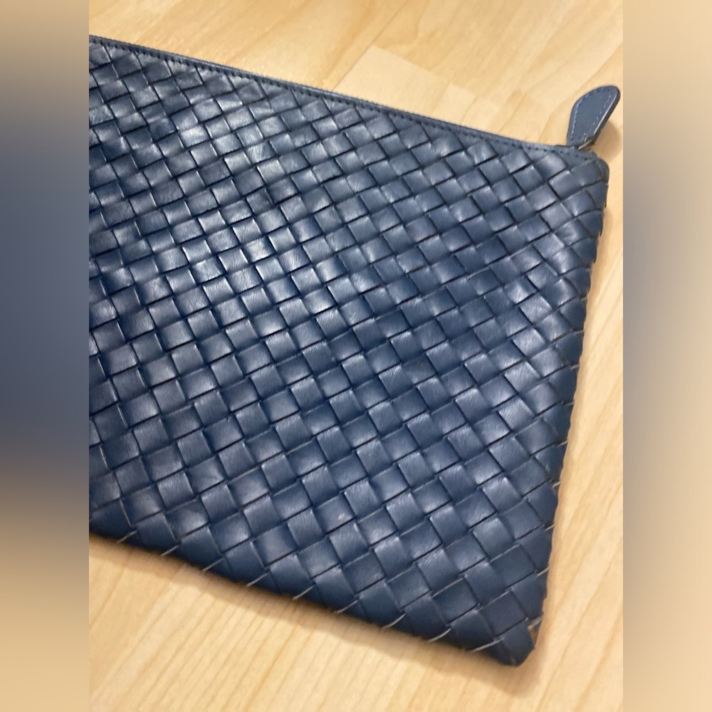Bottega Veneta Blue Woven Clutch - Picture 13 of 16